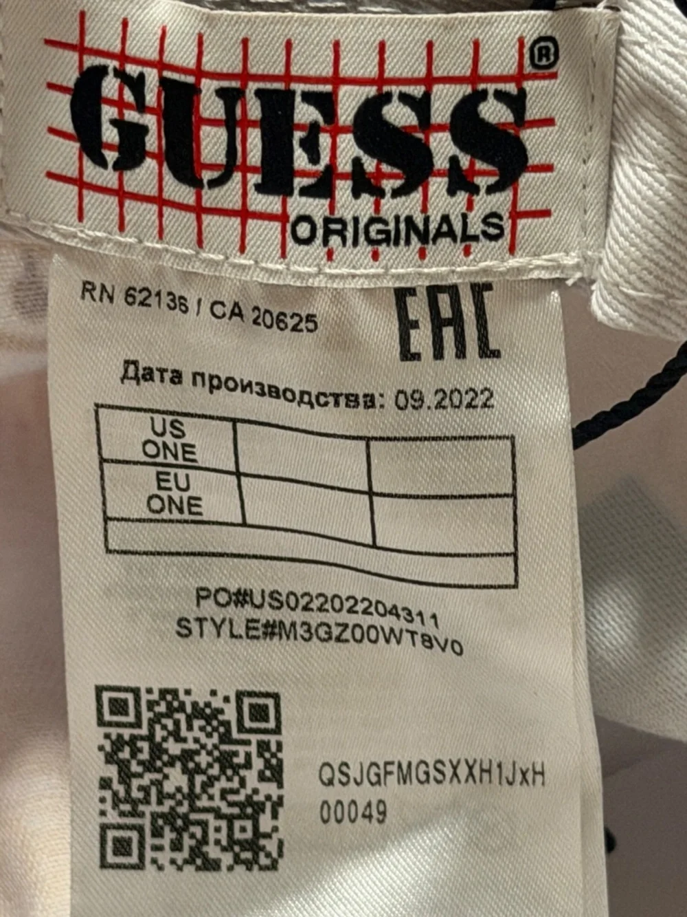 NWT GUESS Originals GO Stamped Bucket Hat White Peaks Multi Unisex O/S